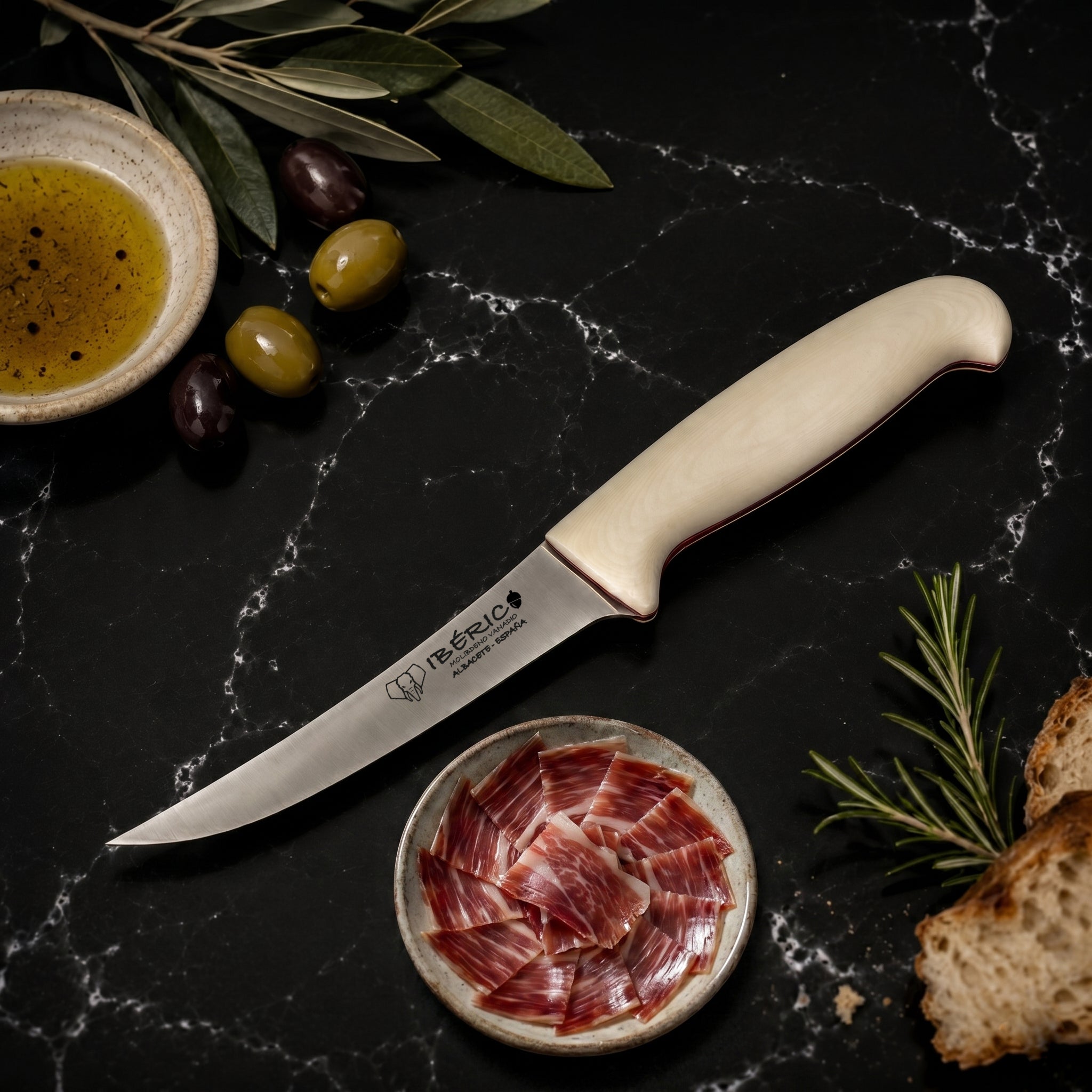 Cuchillo deshuesador de jamón Cudeman 702-B con mango micarta blanca